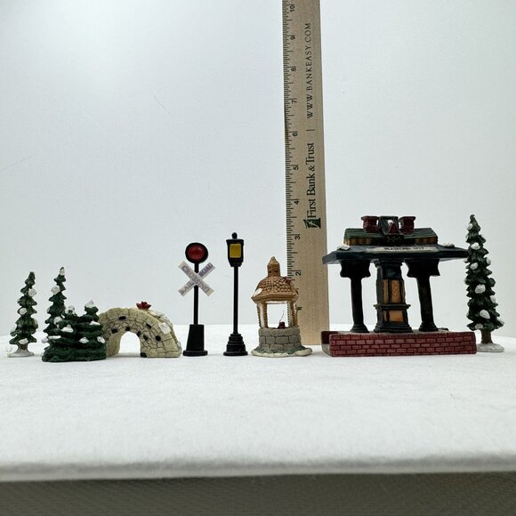 Vintage 1996 Dickens Sugar Creek County Mini Christmas Village Accessories 8 Pcs - Picture 11 of 14
